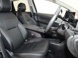 運転席まわりです。実際に座ってみて乗り心地を体感してみて下さい。