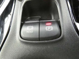 電動パーキングブレーキを搭載。スイッチ操作でパーキングブレーキを作動・解除することができるので操作の力が不要です。