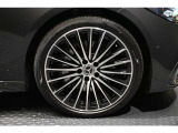 メルセデスの認定中古車「サーティファイドカー」では、万一お車が故障した場合も、ご購入後1年間もしくは2年間※は走行距離にかかわらずメルセデス・ベンツ正規サービスネットワークで無料修理いたします