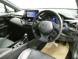 ご覧の車両以外にも多数のU-Carを展示販売しております。
