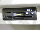 ビルトインタイプのETC車載機です。見た目もスマートで料金所通過もキャッシュレスです。