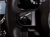【クルーズコントロール】クルーズコントロール装備車両で御座います。速度を設定することにより、長距離運転の際にアクセルペダルを常に踏み込む必要が無くなります。