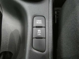 トラクションコントロール装備です。すべりやすい路面での発進時や加速時にタイヤの空転を抑え、駆動力確保に貢献する機能です。詳細は販売店スタッフまでおたずねください。