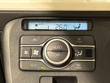 車内空調は&rdquo;AUTOエアコン&rdquo;にお任せ。運転に集中出来ますよ!