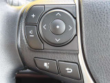 運転中、オーディオの操作をしてて、ハッとしたことはありませんか?ステアリングスイッチは、運転中でもハンドルでオーディオの操作が可能です。安全なドライブをサポートします。