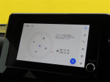 ディスプレイオーディオ(コネクティッドナビ対応)PLUS搭載。Tコネクトご契約で2030年3月まで無償で利用できるナビ(期限到来後は有償)と、解約後も利用できる車載ナビが搭載されています。