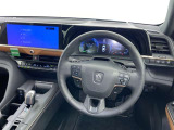 運転席まわりです。 各操作スイッチは使いやすい位置に配置されてます。