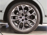 【BMWアロイホイル】軽量かつ強度に拘ったアロイホイル。走行性能ポテンシャルを引き出す設計。車の足元を引き締めてくれる大きなポイントはアロイホイルです。
