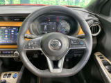 【純正革巻きステアリング】上質な革を使用することで、手にしっかり馴染みとても運転しやすいハンドルです♪