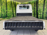 積み下ろしのしやすいデッキにはたっぷりと荷物を積み込んでいただけます。遊びから仕事まで、様々なシーンで頼れます♪