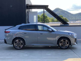 ご納車後も全国約200拠店のBMW正規ディーラーサービス工場にて保証対応いたします。お近くのBMW正規ディーラーをご案内の上、アフターメンテナンスをお受け頂けますので、安心してお乗りいただけます!!