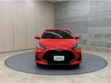 お車購入のポイントとなるフロントマスクです!シャープな目つきが印象的なデザインのヘッドランプです。