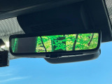 【デジタルインナーミラー】後席の大きな荷物や同乗者で後方が確認しづらい時でも安心!カメラが撮影した車両後方の映像をルームミラー内に表示。クリアな視界で状況の確認が可能です!