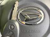 【キーレス】少し離れた場所からでもボタン一つでドアの開錠・施錠ができるのでとっても便利!ドアの鍵穴周りに傷をつけることもありません♪
