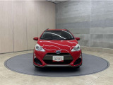 お車購入のポイントとなるフロントマスクです!シャープな目つきが印象的なデザインのヘッドランプです。