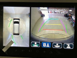 パノラミックビューモニター付きです。車両を上から見たような映像をディスプレイオーディオ画面に表示。運転席からの目視だけでは見にくい、車両周辺の状況をリアルタイムでしっかり確認できます。