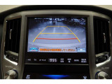 バックモニターがあれば車庫入れ時など、後ろが確認できて安心です。運転に自信がない方にはおすすめの装備です。ただし、バック時目視での確認も忘れずに。