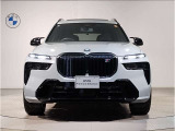 【キドニーグリル】BMWは約90年もの間、ほぼ全ての車両にひと目でBMWだと分かるこの特徴的なフロントグリルが備えられ、デザイン・アイコンとして親しまれてきました。