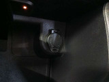 スマホの充電や各種電装品の使用に便利なアクセサリーソケットを装備