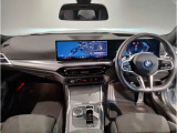 ☆センターパネルを運転席側に僅かに傾けたBMW独特のインパネ☆【駆け抜ける歓び】はここからもスタートしております☆