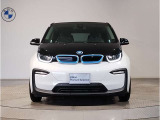 【キドニーグリル】BMWは約90年もの間、ほぼ全ての車両にひと目でBMWだと分かるこの特徴的なフロントグリルが備えられ、デザイン・アイコンとして親しまれてきました。