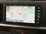 純正ナビを装備。タッチパネル式で使いやすく、お出かけもラクラクです。