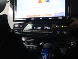 ☆オートエアコンです♪一度お好みの温度に設定すれば、車内の温度を検知し風量や温度を自動で調整してくれる優れもの!暑い&hellip;寒い&hellip;と何度もスイッチ操作をする必要はありませんね♪