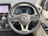 運転が苦手な方のために日産の軽自動車のハンドルは真円になっています。