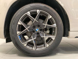 BMWの純正アロイホイールは軽量かつ強度にも優れているホイールで走行性能を引き上げる設計になっております。足元にもBMWは妥協がなくこだわっている個所になります。