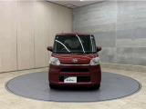 お車購入のポイントとなるフロントマスクです!シャープな目つきが印象的なデザインのヘッドランプです。