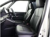 高いホールド性で運転姿勢が安定します。長距離ドライブでも疲れにくいのが魅力です。快適なドライビングライフをお送りください♪
