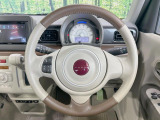 【純正革巻きステアリング】上質な革を使用することで、手にしっかり馴染みとても運転しやすいハンドルです♪