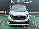 夜間も明るく、ドライブが楽しめるLEDヘッドライト搭載です(^^)/視認性が高まり安心安全ですね。
