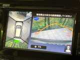 【マルチテレインモニター】車のフロントやサイドのカメラ画像を同時にモニター表示することで、悪路や狭い道を走行時でも周囲の状況確認ができ安心!本格SUVにうれしい装備です♪
