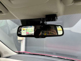 ルームミラーには、上から丸見えアラウンドビューモニターが写るので駐車が苦手な方には便利な装備になりますね♪