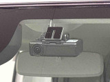 事故直前・直後のデータを記録しておくことで、客観的な検証を行うことができるドライブレコーダーが付いてます。保証は修理保証のみとなります。