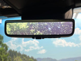 【デジタルインナーミラー】後席の大きな荷物や同乗者で後方が確認しづらい時でも安心!カメラが撮影した車両後方の映像をルームミラー内に表示。クリアな視界で状況の確認が可能です!