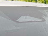 【プリクラッシュセーフティ】前方の車両等を検知し、衝突しそうな時は警報で注意を促し、ブレーキを踏む力をサポート。ブレーキを踏めなかった場合は衝突被害軽減ブレーキが作動、衝突回避をサポートします。