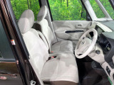運転席シート廻りは使用感も少なく、良好な状態となっています。丁寧に使われていたことがよくわかりますね。