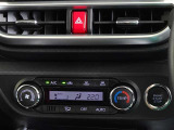 車内を快適に、オートエアコンを装備しています。