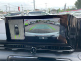 車を真上から見ているように、周囲の状況を把握しながら安心して駐車が行えるアラウンドビューモニター装備!