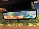 【デジタルインナーミラー】後席の大きな荷物や同乗者で後方が確認しづらい時でも安心!カメラが撮影した車両後方の映像をルームミラー内に表示。クリアな視界で状況の確認が可能です!