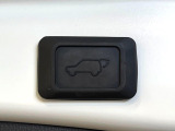 【パワーバックドア】スマートキーや運転席のボタンを押すだけでリアゲートが自動で開閉します!荷物を持っている時や、高い位置にあるバックドアを閉める際に便利な機能です♪