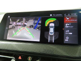 リアビューカメラ。ガイドラインとパークディスタンスコントロールで安全に車庫入れ可能。