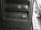 オートマチックハイビームとは、先行車や対向車のライトを認識し、ハイビームとロービームを自動で切り替える機能です。夜道の視界を確保します。