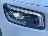 ●LEDヘッドライト:夜間走行時も良好な視界を確保し安心して運転できる高輝度LEDヘッドライトを装備!点灯速度が早く、消費電力も抑えられています。