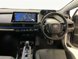運転席は見やすく整理され、ナビも美しく装着され操作性にも優れています!
