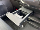 センタードリンクホルダーが付いてます