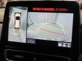 パノラミックビューモニター付きです。車両を上から見たような映像をディスプレイオーディオ画面に表示。運転席からの目視だけでは見にくい、車両周辺の状況をリアルタイムでしっかり確認できます。