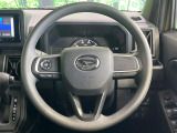 インテリアに合わせたデザインのステアリングは、運転される方のことも考え、運転しやすい形状、大きさです。是非一度、実際に触ってお確かめください。